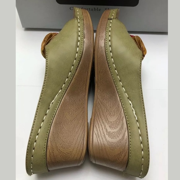 GC Shoes Sydney Slip On Wedge With Ruffle Flower - Picture 5 of 8